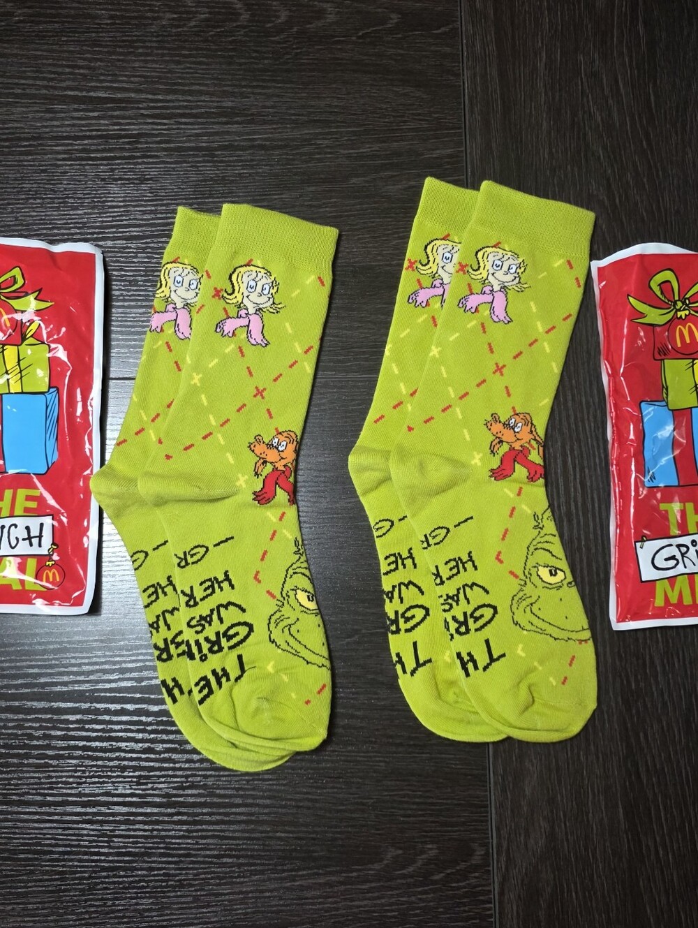 Grinch Socks - McDonalds - The Grinch Meal 2025 - 2 Pairs - Picture 2 of 4